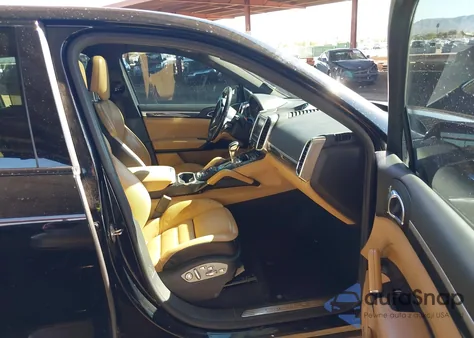 2015 Porsche Cayenne E-Hybrid S z USA, uszkodzony, nr VIN WP1AE2A28FLA52533